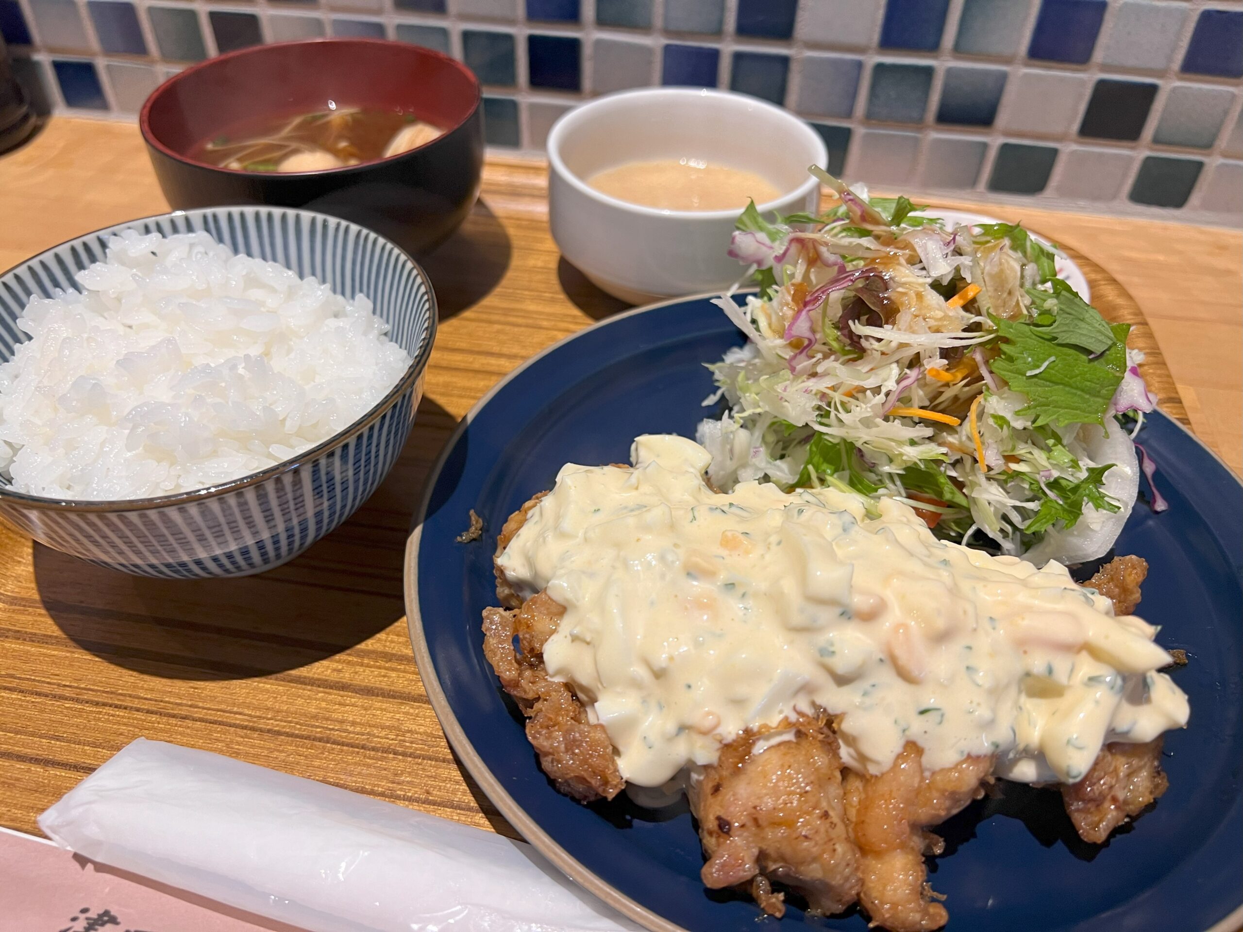 津田 屋 食堂